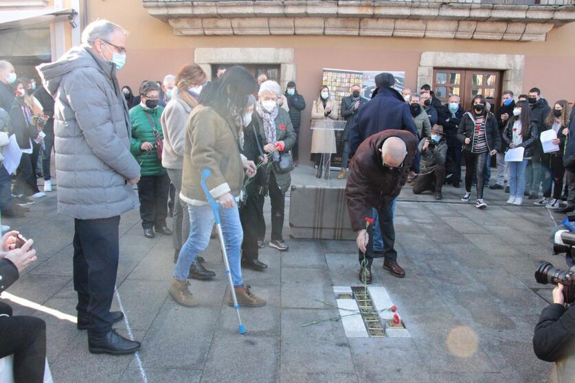 Ponferrada coloca adoquines para el recuerdo