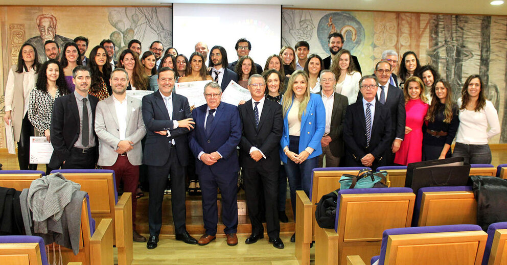 Foto de familia de los graduados de la Universidad de León