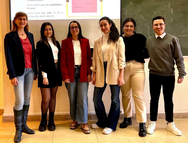 Ana I. Moreno, Estela Celada Fernández, Elena Gutiérrez Velilla, Julia María Izquierdo Lorenzana, Marina Torre Gómez y Daniel Prieto Pérez