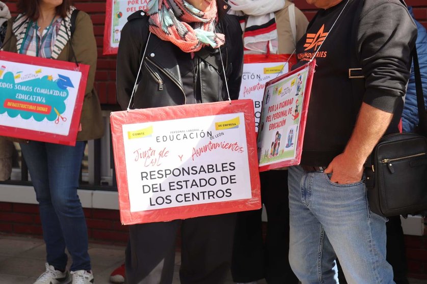 Manifiesta para Exigir Inversiones en los Colegios Públicos de León