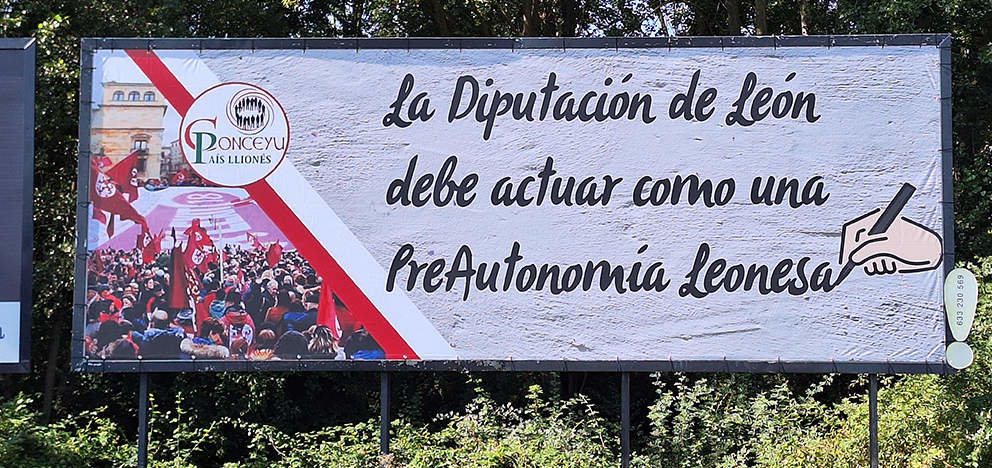 Nueva valla publicitaria en León, impulsada por Conceyu