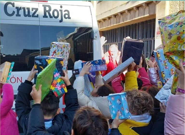 Juguetes León Cruz Roja